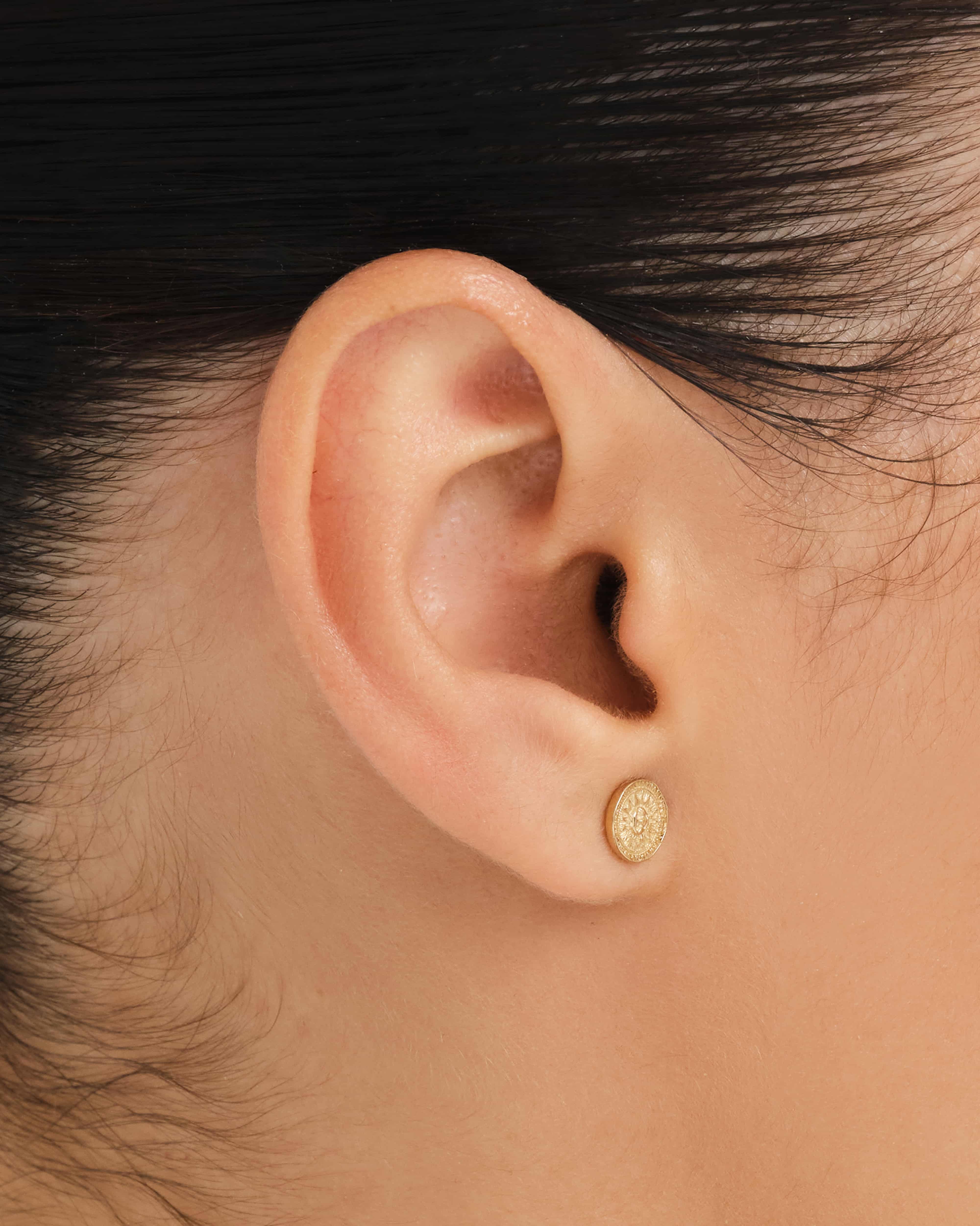Bari Studs