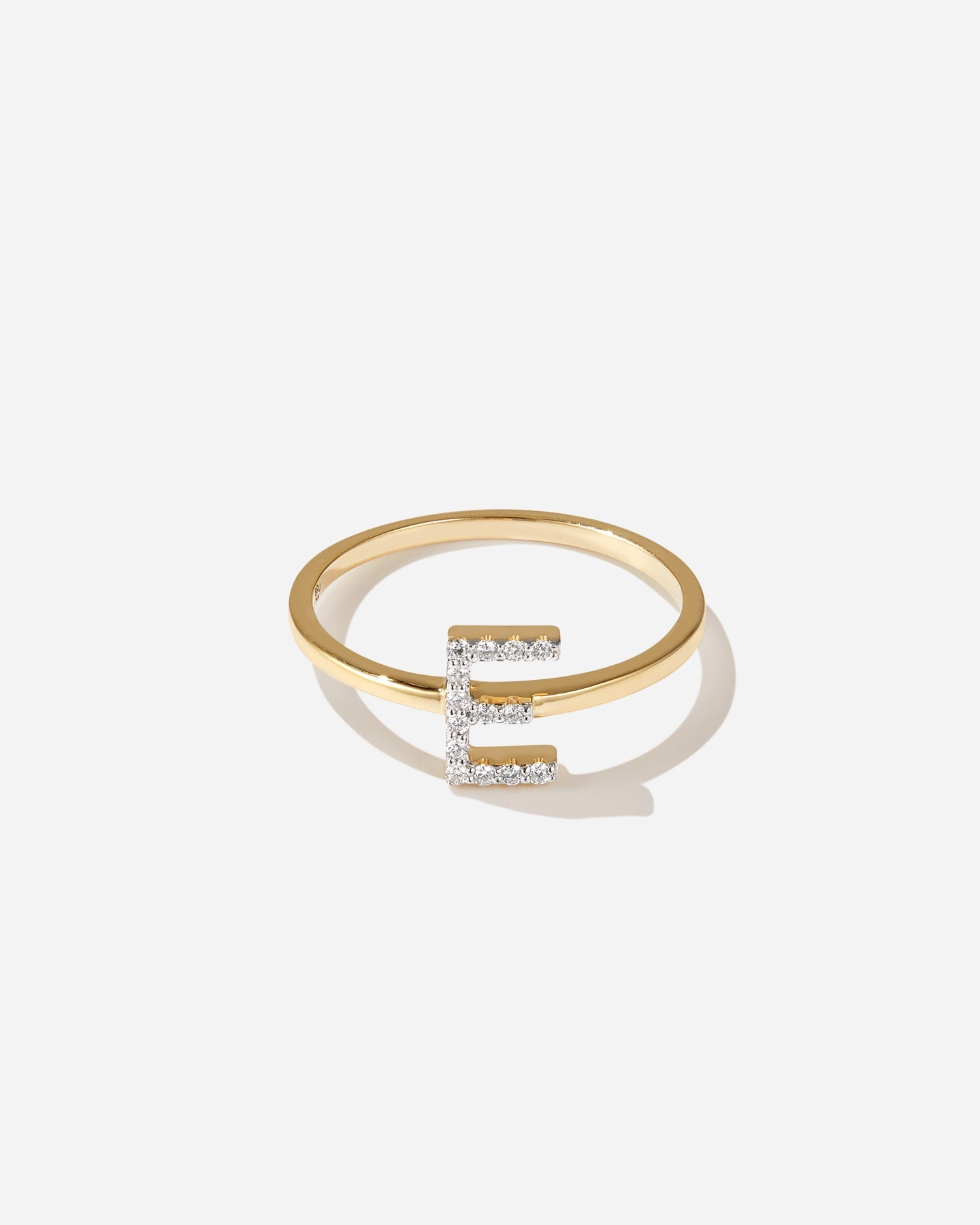 BRUNA The Label Ring E / 14k Gelbgold / 52 Lab-Grown Diamond Letter Ring